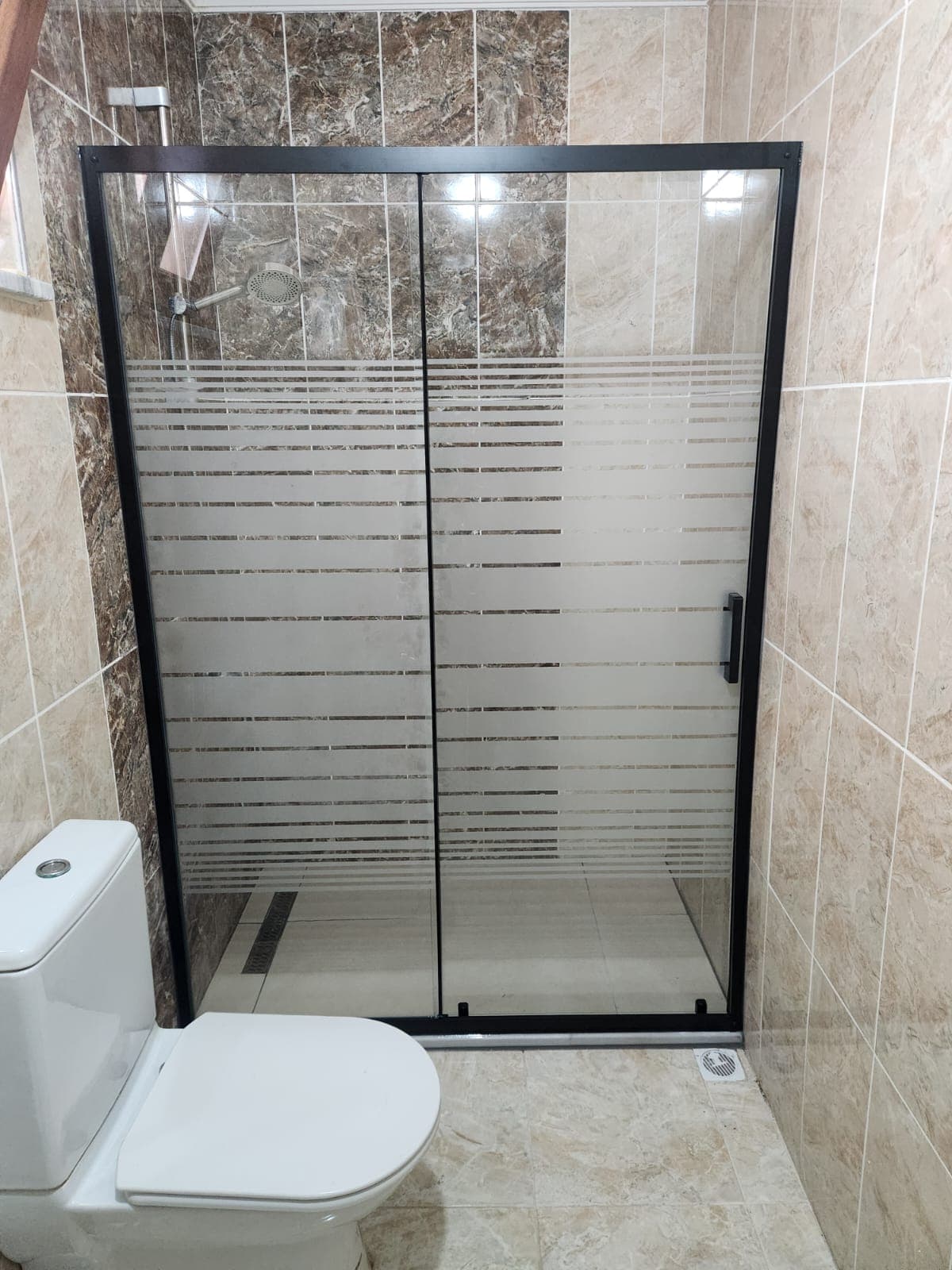 Tamamlanmış duşakabin montajı 3