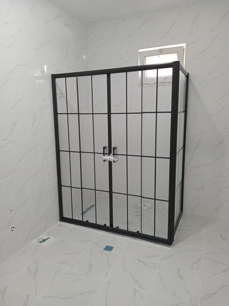 Tamamlanmış duşakabin montajı 9