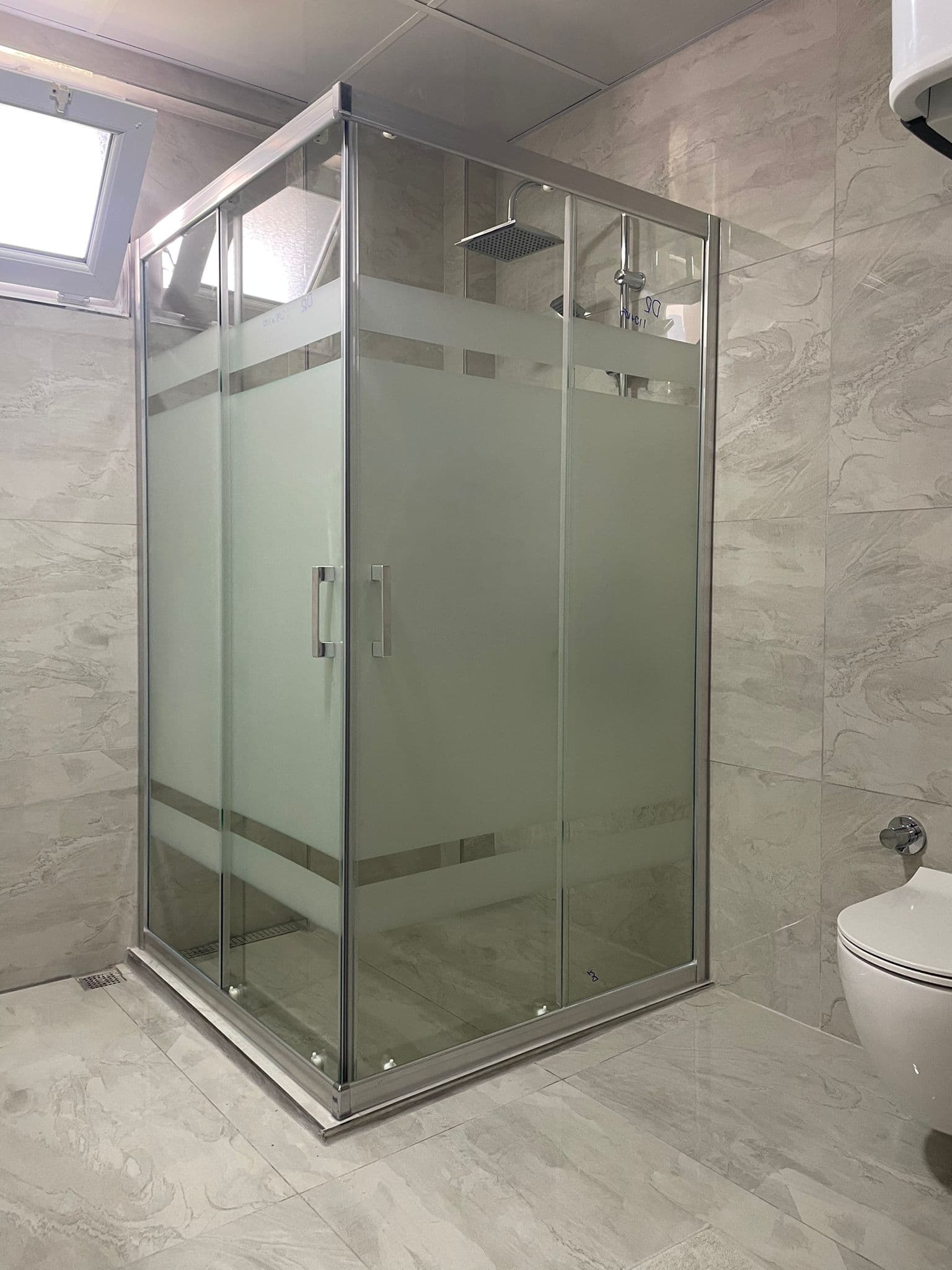 Tamamlanmış duşakabin montajı 18